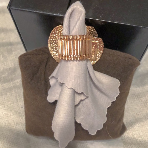 Lilly Pulitzer Gold Bow Stretch Ring ONE SIZE - Picture 2 of 4